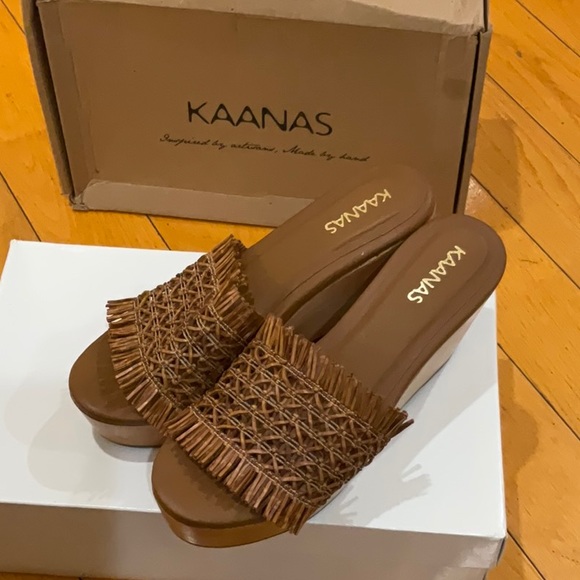 Kaanas Cuevas Sandals in Cafe Size: 6 - Picture 6 of 15